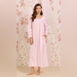 Eileen West Light Pink Button-Down Robe